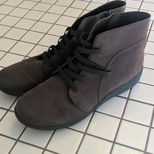 Clarks Cloudsteppers Elastic Lace Bootie sz 9